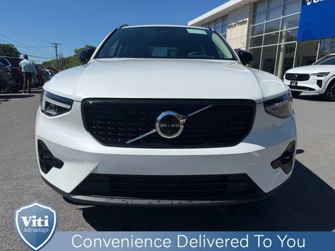 New 2026 Volvo XC40 B5 Plus w/ Climate Package AWD/4WD image 3