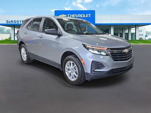 Used 2024 Chevrolet Equinox LS w/ Driver Confidence II Package AWD/4WD image 5
