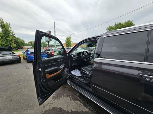 Used 2017 Chevrolet Suburban Premier AWD/4WD image 18