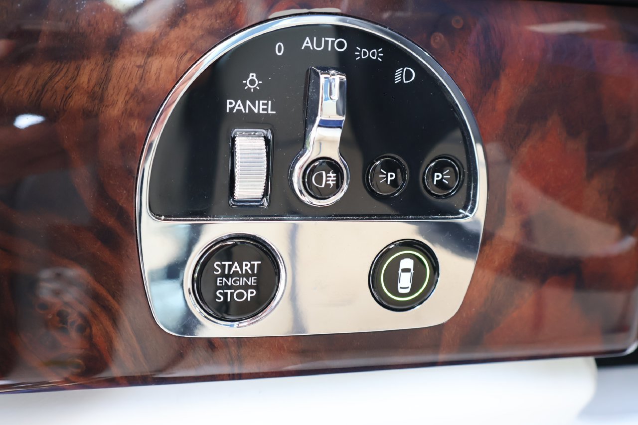 Certified 2023 Rolls-Royce Phantom Extended Wheelbase w/ Leather Finishing Pack RWD image 25