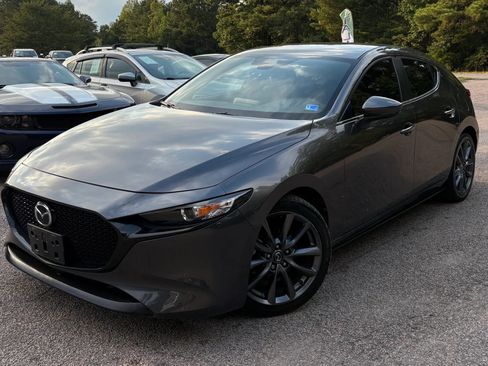 Used 2019 MAZDA MAZDA3 Hatchback w/ Preferred Package FWD image 2