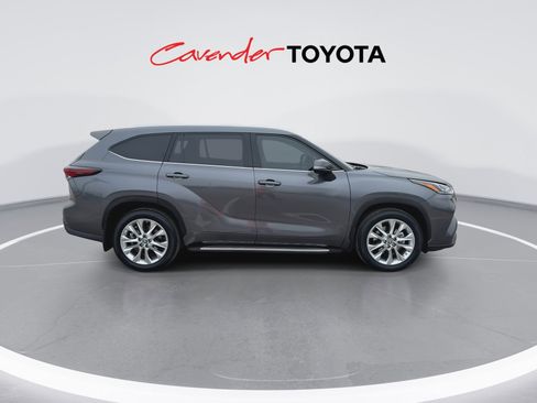 Used 2024 Toyota Highlander Limited image 9