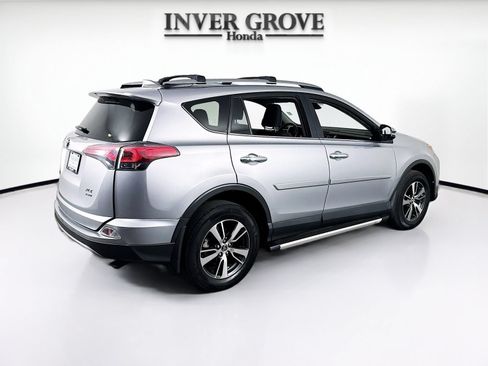 Used 2018 Toyota RAV4 XLE AWD/4WD image 5