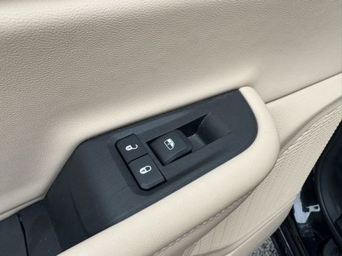 Used 2023 Jeep Grand Cherokee L Limited w/ Luxury Tech Group II RWD image 38