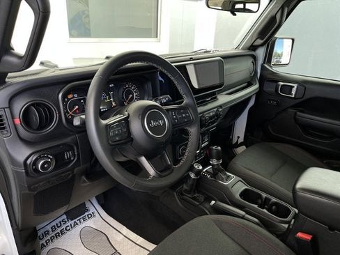 Used 2025 Jeep Wrangler Unlimited Rubicon AWD/4WD image 11