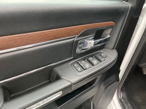 Used 2015 RAM 1500 Laramie w/ Convenience Group image 12
