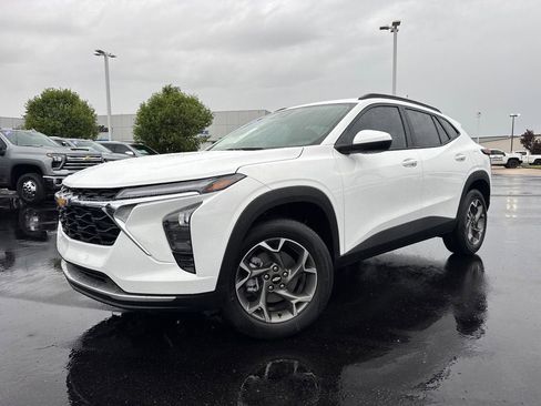 New 2026 Chevrolet Trax LT w/ LT Convenience Package FWD image 1