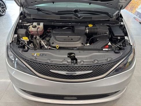 Used 2023 Chrysler Voyager LX FWD image 48