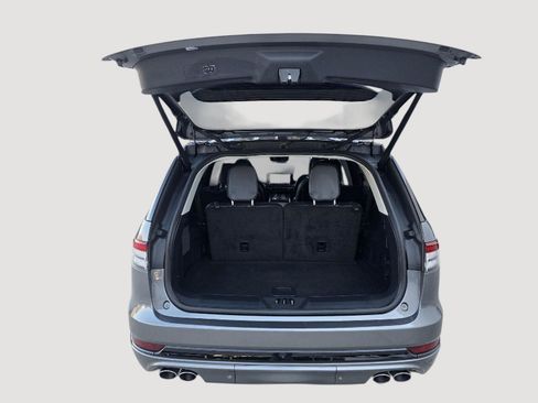 Used 2025 Lincoln Aviator Reserve w/ Equipment Group 201A image 9