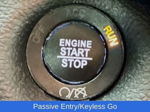 Used 2017 Jeep Cherokee Latitude w/ Comfort/Convenience Group image 22