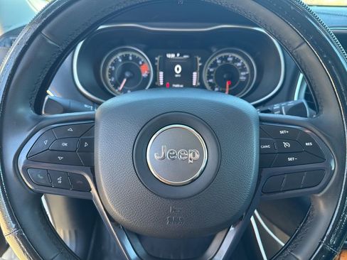 Used 2020 Jeep Cherokee Latitude Plus image 6