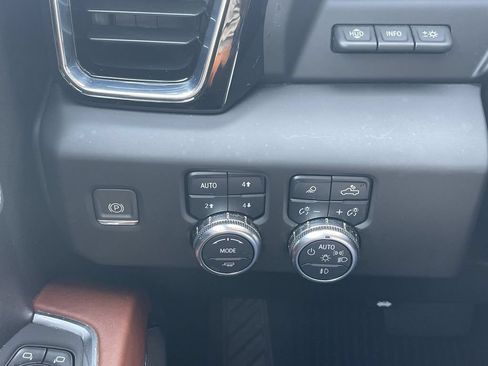 Used 2024 GMC Sierra 1500 Denali Ultimate AWD/4WD image 18