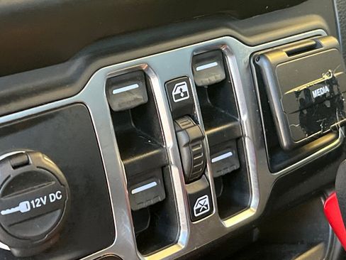 Used 2021 Jeep Gladiator Sport image 13