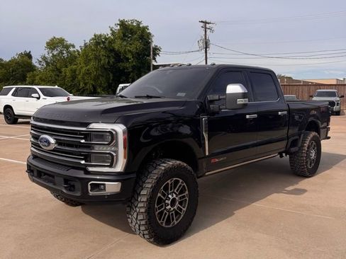 Used 2025 Ford F250 Platinum w/ Platinum Plus Package image 3