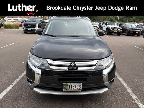 Used 2016 Mitsubishi Outlander GT AWD/4WD image 1