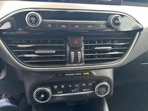 Used 2020 Ford Escape SE image 19