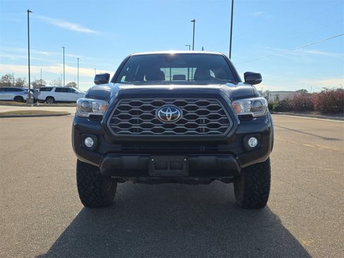Used 2021 Toyota Tacoma TRD Off-Road image 3