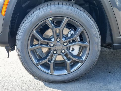 New 2025 Jeep Grand Cherokee Limited image 9