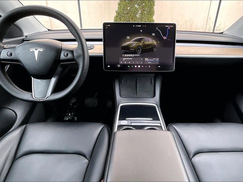 Used 2022 Tesla Model Y Long Range image 15