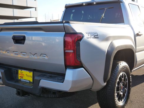 Certified 2025 Toyota Tacoma TRD Off-Road image 18