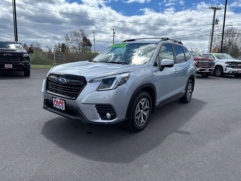Used 2022 Subaru Forester Premium AWD/4WD image 10