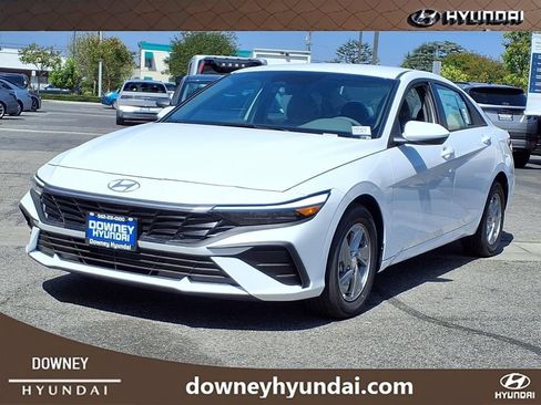 New 2026 Hyundai Elantra SE FWD image 1