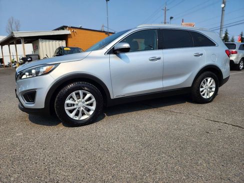 Used 2017 Kia Sorento AWD image 11