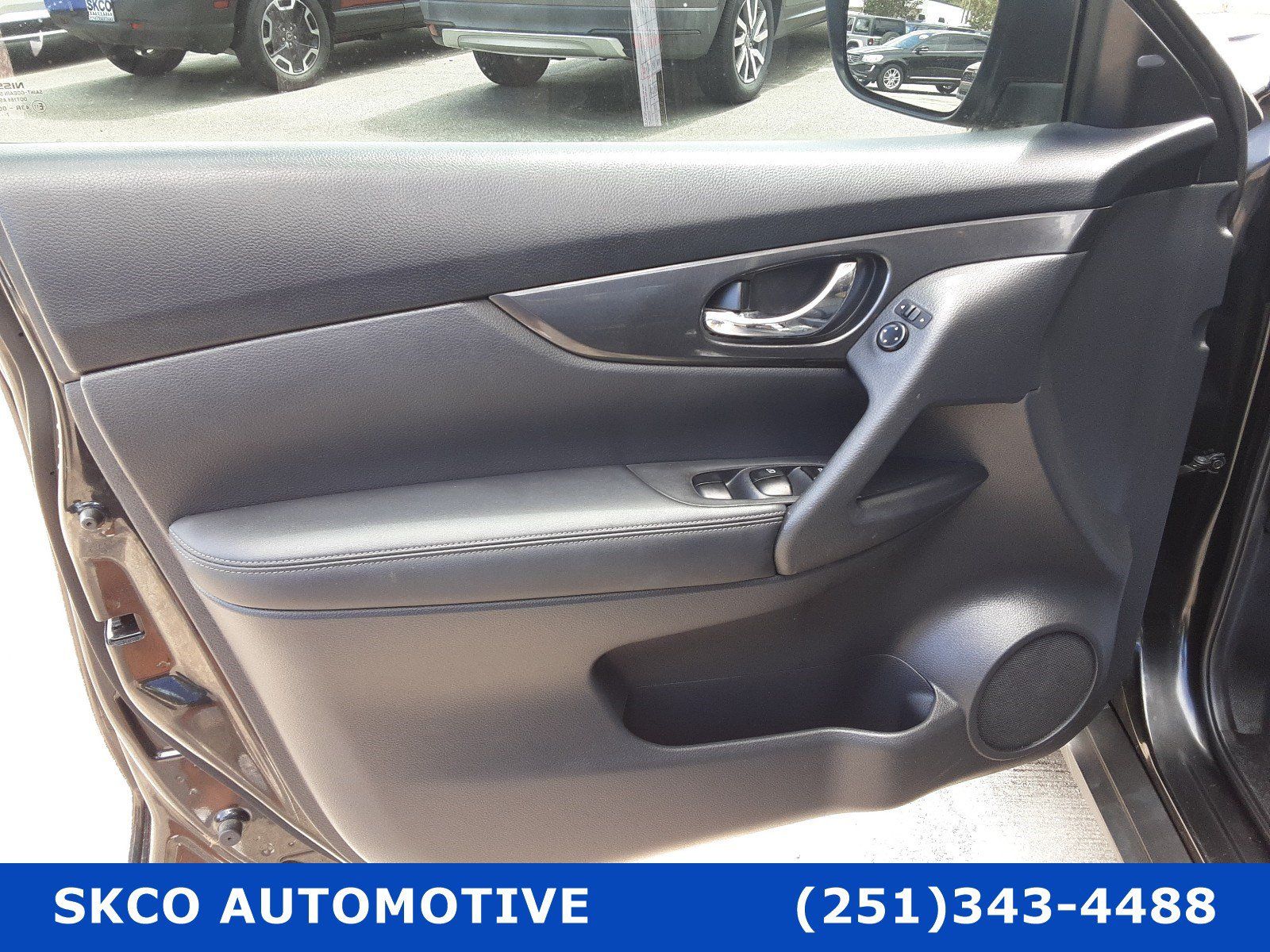 Used 2018 Nissan Rogue SV FWD image 12