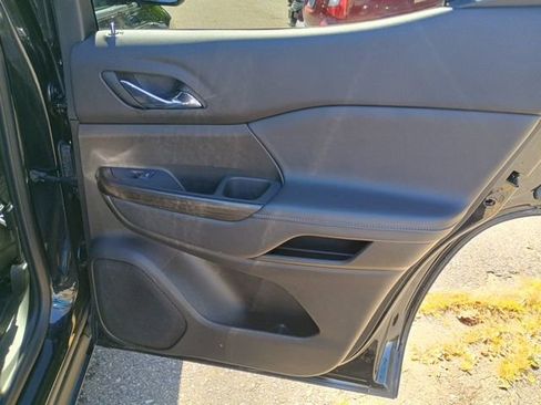 Used 2023 GMC Acadia SLT image 15