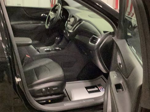 Used 2018 Chevrolet Equinox Premier image 19