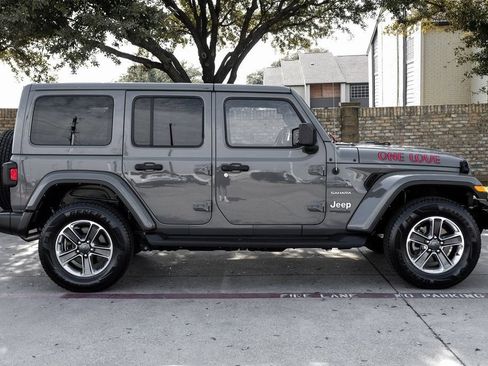Used 2022 Jeep Wrangler Unlimited Sahara w/ Cold Weather Group AWD/4WD image 14