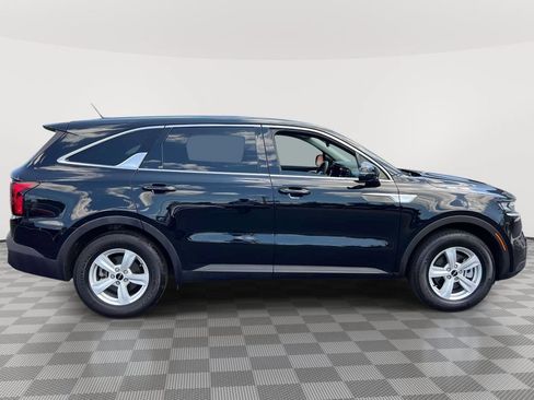 Certified 2023 Kia Sorento LX FWD image 4