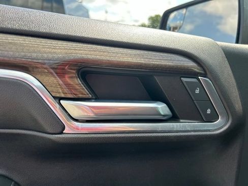 Used 2022 Chevrolet Silverado 1500 LT AWD/4WD image 12