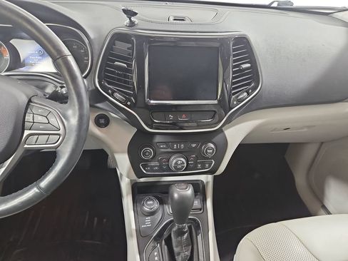 Used 2019 Jeep Cherokee Limited w/ Luxury Group AWD/4WD image 18
