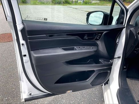Used 2025 Honda Odyssey Elite image 9