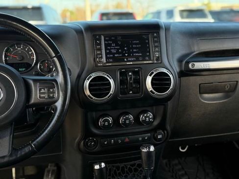 Used 2018 Jeep Wrangler Unlimited Sahara w/ Connectivity Group image 20