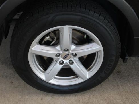 Used 2018 Ford Explorer XLT w/ Equipment Group 201A image 24