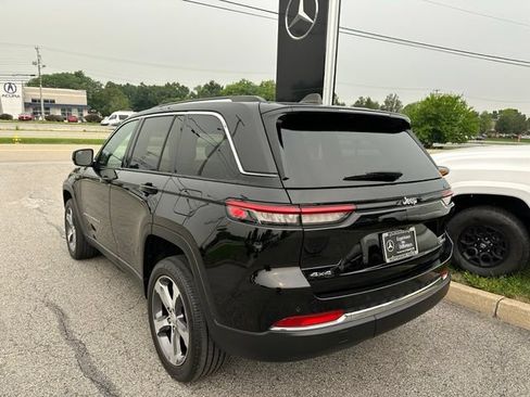 Used 2023 Jeep Grand Cherokee Limited AWD/4WD image 3