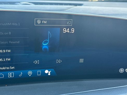 Used 2025 Cadillac XT4 Premium Luxury FWD image 25