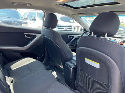 Used 2015 Hyundai Elantra SE w/ Option Group 03 FWD image 16