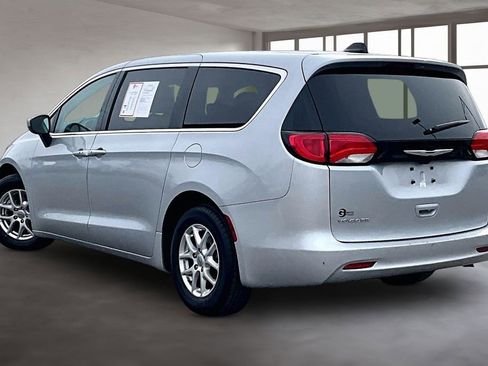 Used 2023 Chrysler Voyager LX image 14