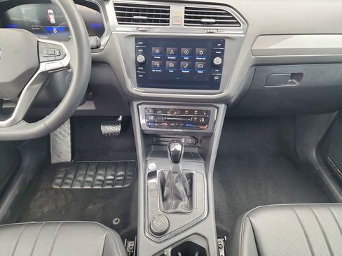 Used 2024 Volkswagen Tiguan SE AWD/4WD image 26