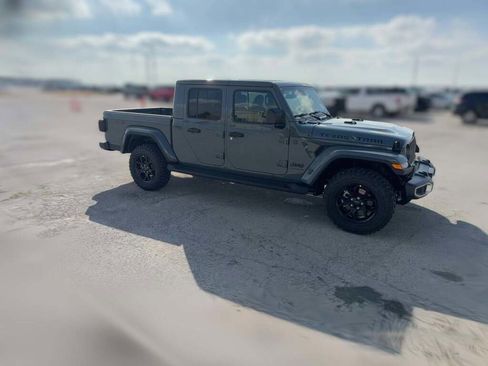New 2025 Jeep Gladiator Sport image 15