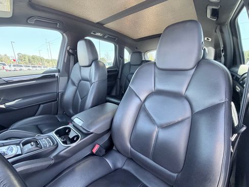 Used 2015 Porsche Cayenne S image 22