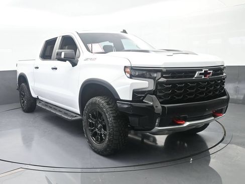 Used 2024 Chevrolet Silverado 1500 ZR2 w/ Technology Package AWD/4WD image 9