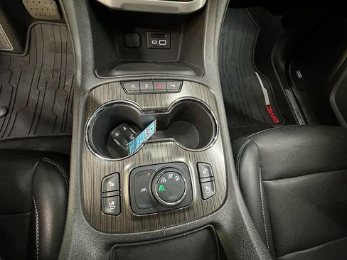 Certified 2023 GMC Acadia SLT w/ Technology Package AWD/4WD image 28