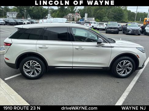 Certified 2024 Lincoln Corsair AWD image 9