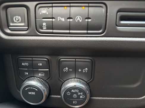 Used 2023 GMC Yukon SLE w/ Gmc Pro Safety Plus Package image 15