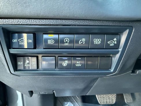 Used 2025 Toyota Tundra Platinum image 33