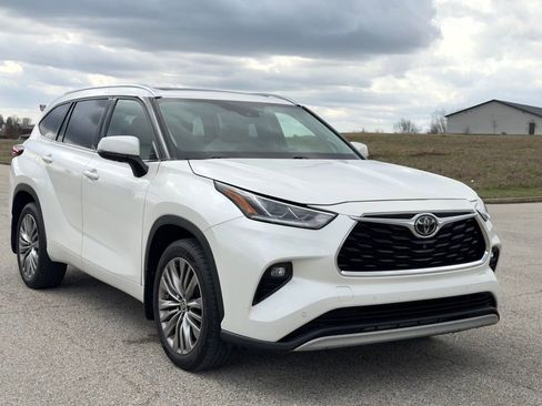 Used 2021 Toyota Highlander Platinum AWD/4WD image 40